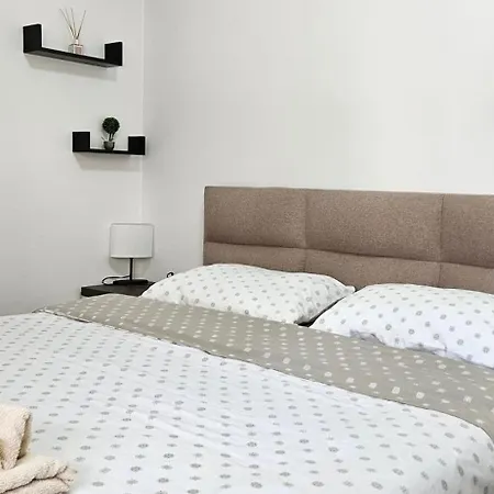 Vukota Apartment *